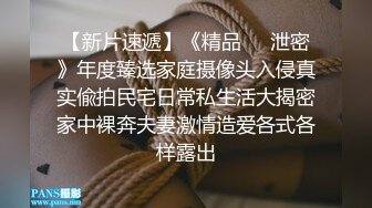 小奶狗面无表情任凭主人玩弄抽插