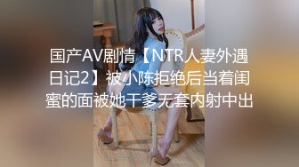   巨乳肉感面罩网红小骚货炮友激情啪啪，开档丝袜馒头肥穴，跪着深喉整根插入