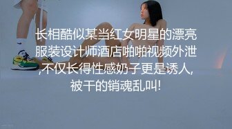 酒吧女厕全景偷拍 身材苗条的美女估计憋了很久突然得到释放感觉好爽