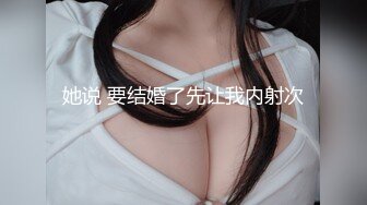 00后小女友很听话，趴下露脸口爆，动作很娴熟