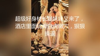   扛草的小嫩逼露脸享受几哥大哥的轮番轰炸，各种抽插无套草逼又草嘴，多体位蹂躏爆草