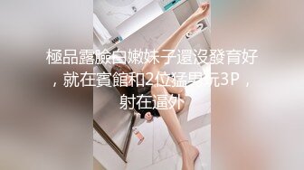 脯乳期时尚辣妈,奶水充足,奶头肿胀不断滴奶,闺女睡着了,聊会臊