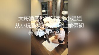 办公楼女厕全景偷拍多位妆容精致的美女职员各种姿势嘘嘘