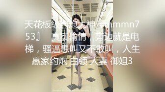 -白富美少妇勾引服务员,当场在客厅被扒掉蕾丝内裤用力猛操