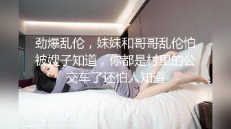 门缝偷窥有点尿急的白虎女同事洗澡一边站着尿一边洗澡~1