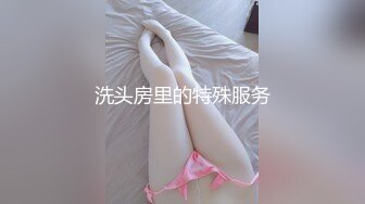  在兄弟面前玩弄他的骚老婆，捆绑调教淫声荡语，圣水呲脸上，都给骚逼干哭了不让玩了