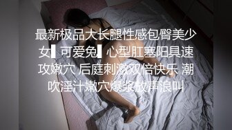 纯欲系清纯美少女，露奶护士情趣装，扭腰摆臀诱惑，猛捅骚逼，淫水白浆直流，无毛骚逼骑乘位