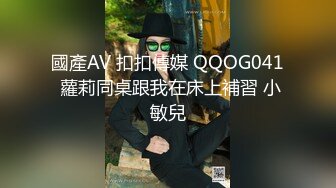 气质尤物美少妇，姐妹一起双飞，一个舔屌一个操，太舒服了闭眼享受，骑乘操美臀，骚穴好湿流淫水