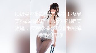 黑丝露脸非常骚的女主播伺候大哥啪啪直播，深喉大鸡巴69舔逼，激情上位淫声荡语，被大哥草不够还拿道具插逼