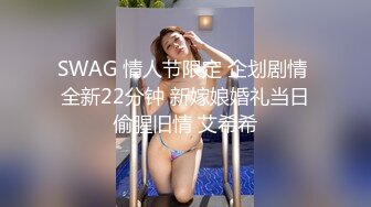 中性风酷酷短发小姐姐自慰诱惑，撩起衣服露奶子，没穿内裤诱人翘臀，掰穴特写玻璃棒抽插，娇喘呻吟嗯嗯叫