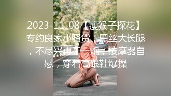 花枝招展气质美少妇，居家自慰，掰开粉穴，展示粉鲍鱼