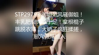 午夜寻花约了个黄发短裙萌妹子，洗完澡互摸口交舔弄让妹子自慰，抽插猛操呻吟娇喘