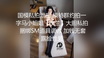 红唇性感翘臀美女开档丝袜包臀裙自慰诱惑，揉捏奶子张开双腿掰穴自摸，翘起屁股假吊抽插，高潮出水非常诱人!