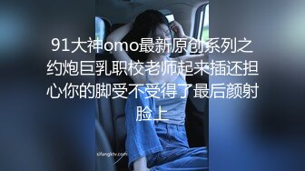 邪恶的房东暗藏摄像偷拍年轻的小夫妻洗澡