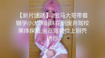 商场女厕全景偷拍蓝色毛衣黑色短裤妹妹嘘嘘完兴高采烈的癫跑起来