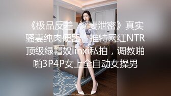 最新商城厕所偷窥黑衣长发美女嘘嘘