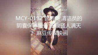 天津骚女，问我要不要去逛公园，我不去她就发视频挑逗我，骚女果然饥渴，看地上喷了许多淫水！