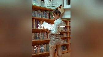 乖巧听话的蜜桃臀骚妹子露脸被小哥玩弄，无毛白虎骚逼，让小哥揉着奶子抠穴，深喉大鸡巴舔屁眼