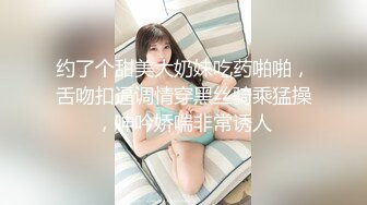 十二月新流出大神潜入水上乐园更衣间四处游走偷拍 一袭红衣美女主动在镜头前换穿不幸被拍