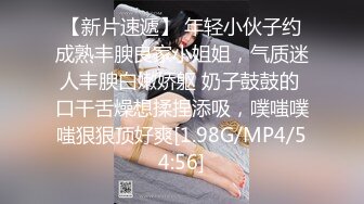 后入肥臀坦克小女友，会喷水