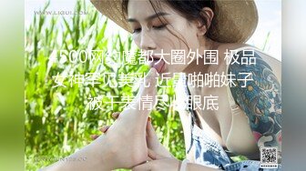 商场白色隔板全景后拍多位美女尿尿1 (2)