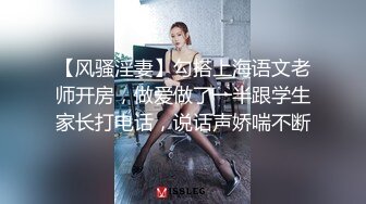 精致小美女娇小玲珑肉体被猛男抱着啪啪硕大巨炮猛烈插入抽送