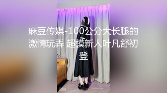 当着两个闺蜜的面，苗条妹子和男友无套啪啪，大屌多角度操逼，白浆很多