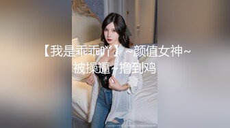 水上乐园更衣淋浴室四处游走偷拍 几个在淋浴洗头的妹子眼镜妹惦着脚洗