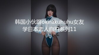 夫妻居家自拍收纳衣服