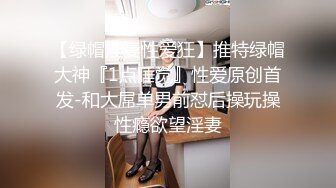 紫色头发的靓丽型小美女