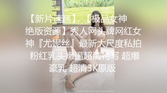 餐厅女厕全景偷拍多位美女嘘嘘还有几个不错的美少妇 (1)