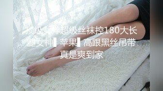 【新速片遞】 气质眼镜金发美女！和观众玩大转盘！振动棒自慰，特写视角塞入，加强档位，震的好舒服，娇喘呻吟