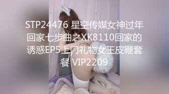 官方售价42元 车展网红美女主播车展采访时被CD无痕内裤中间湿了一块逆天大长腿让人流口水