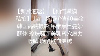 长腿黑丝美女被高富帅男友任由摆布