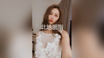   休息了几天没钱花的伟哥无畏风险又出来撩妹了给颜值不错的女技师加钱直接在会所里一条龙服务