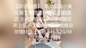 看起来很无辜的女孩，但她在他妈的时很热