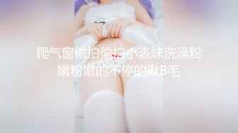  镂空情趣装开档内裤极品美女道具自慰啪啪，假屌自慰整根插进去了，塞肛塞翘起屁股后入