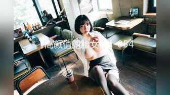 【新速片遞】 商场女厕近距离偷窥露肩短裙美女❤️小口的肥鲍鱼