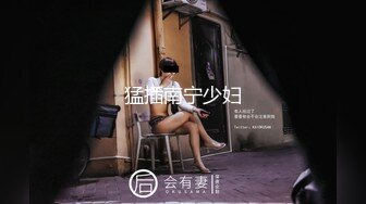 ✿高校男大体育生『壹』刚打完球回来脱了上衣在小凳子上休息 小母狗就开始发情了❤️爬过来扒开我的裤子就开始口