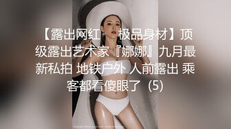 《居家摄像头破解》大叔一边抠着丝袜媳妇的骚B一边看电视✿媳妇被他抠的受不了了直接打一炮