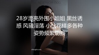 潜入办公楼近距离偷拍美女职员的小嫩B