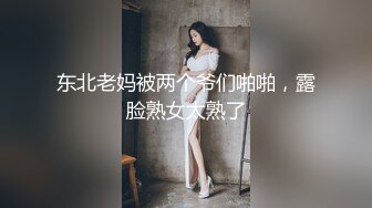 颜值不错骚气巨乳少妇户外找了个棚子脱光自慰，掰穴手指快速抽插翘着大屁股扣弄非常诱人