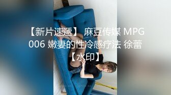 ❤️胖哥专属全方位无死角性爱房，露脸约炮苗条美眉穿上情趣干到一半突然男朋友来视频通话赶紧躲厕所穿衣接视频，对话超精彩