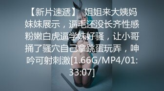   对穿着开档黑丝的极品御姐无法抵挡，揉捏肉体亲吻添吸把大长腿扛起来压上去啪啪大力抽送