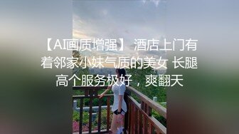 黑衣牛仔裤妹子调情69舔逼，再到床上近距离拍摄开档黑丝后入猛操