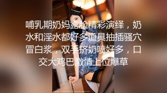    新疆夫妻，邀请单男一起来家里3P，骚妻跪舔吃两根，洋洋得意的满足表情，像吃菜一样香！