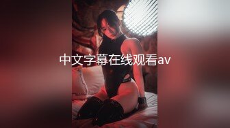 邻家妹妹型乖巧美女，难得露逼诱惑，撩起裙子没穿内裤，掰开粉嫩小穴，翘起美臀太诱人