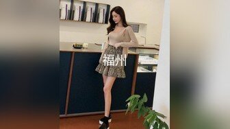 深夜下班回家在楼梯过道捡尸醉酒网红脸KTV坐台女把她弄回宿舍玩逼抠出水来慢慢草她