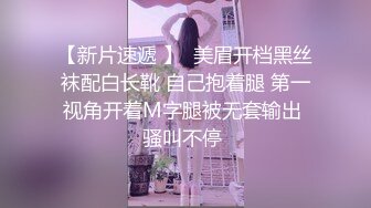 吊奶女友非要在洗手间让我后入她边玩自拍