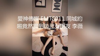 全景偷拍肉肉的粉色裙妹子商场卫生间尿尿 阴毛多形状美